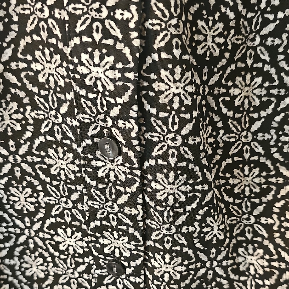 Croft & Barrow Monochrome Floral Blouse - Picture 9 of 11